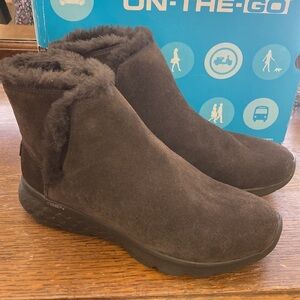 Sketchers On The Go Boots Blaze style Women’s 9 Winter Boots